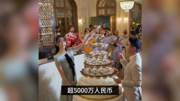 奚梦瑶何猷君法国古堡补办婚礼，儿女花童好友见证