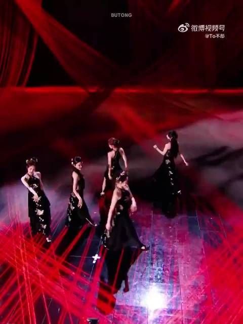 徐洁儿乘风2026献唱《锁》，神级吟唱惊艳全场