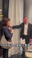 台湾名嘴赖岳谦夫妇和高志凯教授一起互动，看一下窗外建筑外滩明天广场大厦！