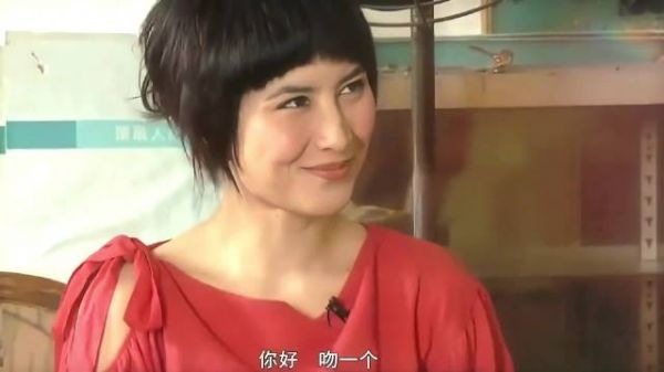 何超仪曝赌王情史，称四太驱赶其他女性