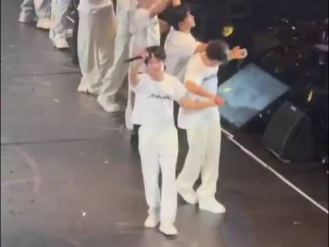 鹭卓跳舞垫肩滑落暂停处理显专业素养