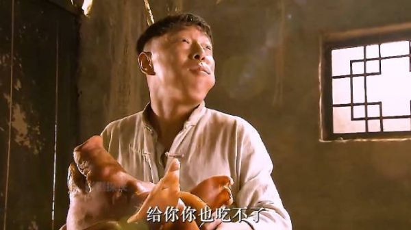 男人偷吃祠堂的猪头，临走时还特意挑衅老祖宗
