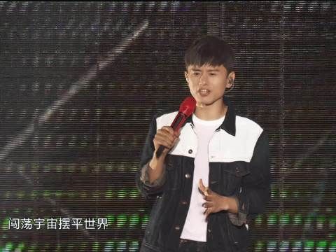 张杰坦言曾不适应当艺人，坚持度过自我怀疑期