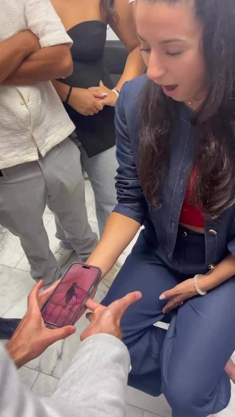 这蟑螂魔术真的不是托？可小姐姐都快吓哭了