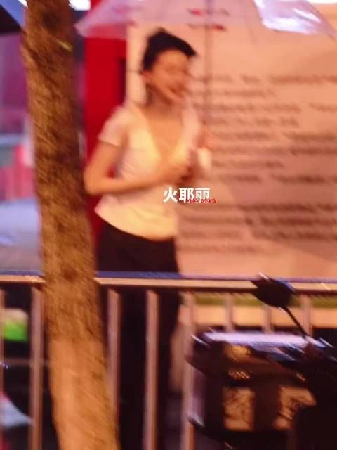 倒霉熊不是停播了吗 小老怡就这样被风吹的摔了