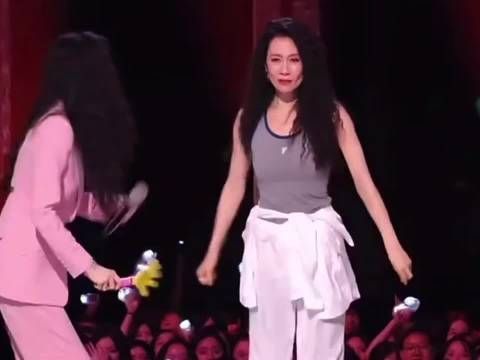 温峥嵘带伤重跳失误动作，坦言从哪里跌倒就从哪里站起来