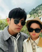 周杰伦8岁儿子正脸曝光！这张脸，简直是爸妈的“复制粘贴”