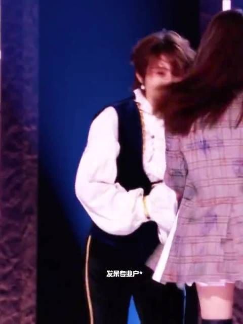 别再骂我们小王濛了…就差以自己为圆心鞠躬了