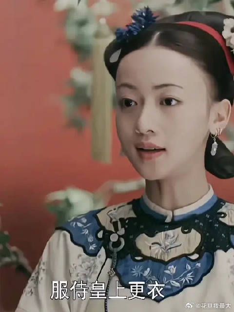 皇上很明显看上了璎珞！一开始嫌弃璎珞攀龙附凤，后来主动靠近璎珞！