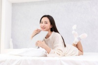 结了婚的男女关系变味，往往是从这么一个小动作开始的，别不当回事