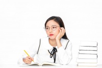 已婚女人爱上别的男人，有三大表现，要是三条全中，那她早就不爱自己老公了