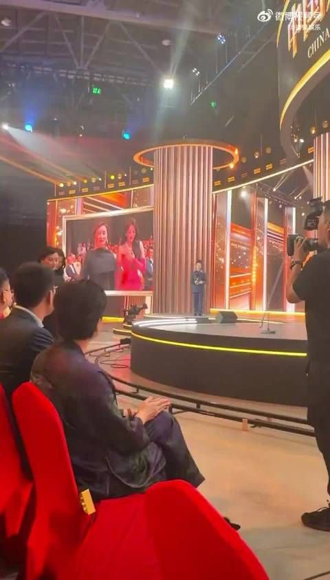 迪丽热巴获年度推荐电视剧女演员