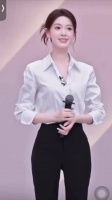 陈瑶亮相气场十足，被赞像总裁签合同