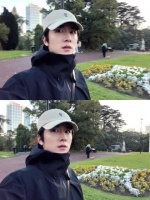 张新成回应出游被围观，笑称全程如开播