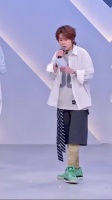 王濛跨界全能王,冰坛播客唱跳多面开花