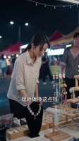 夜市笑老婆摆地摊穷酸，下一秒豪车来接她回家继承家产