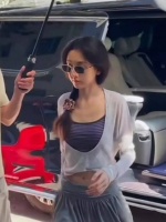 宋祖儿私服清爽古装温婉，温柔递礼粉丝治愈