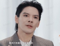 向佐谈被父亲前妻丁佩带过两年：父母和她关系挺好的，她主动要求带我；首度公开回应自己穿女装就是“为了流量和数据”