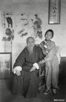 老照片：1948年齐白石老人与幼子合影，幼子如今是父亲唯一在世的第二代传人