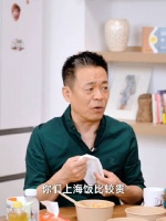 戴军问孙浩你怎么会想起来给我们带些吃的呢？