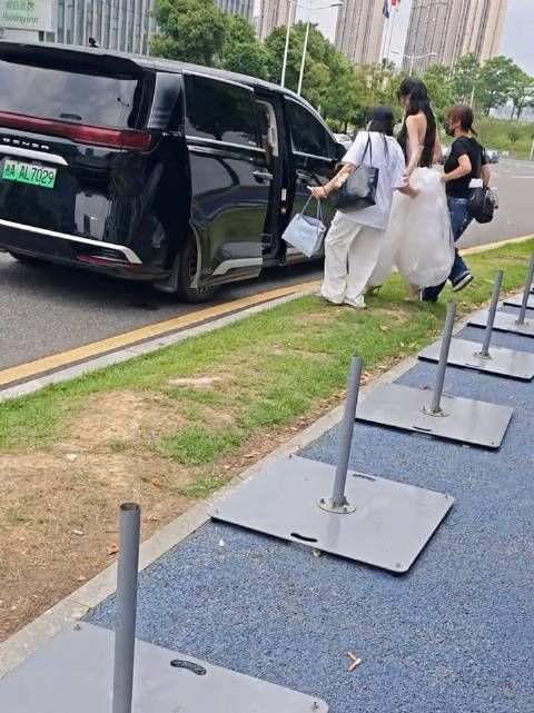 孙怡《乘风2026》五公婚纱造型曝光，与陈瑶合唱《一直很安静》
