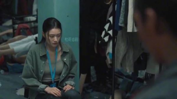 末日逃生遇杀人犯恩人，众人陷接纳驱逐之争