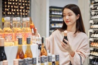 两个都结了婚的男女，要是共享过这三样东西，那关系早就说不清了，离睡到一起也不远了