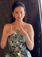 刘亦菲W电影之夜状态惊艳，鼻基底优越抗老能力突出