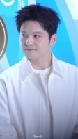 樊振东回应代言产品，称努力击退肌肤问题