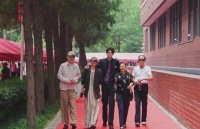 陈建斌蒋勤勤出席儿子高中毕业典礼，学霸儿子高190，录取伯克利
