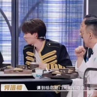 何浩楠带厨子回后陡门与兄弟分享美食