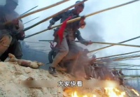 八路军战士向死而生，一碗烈酒断尽生还后路，最终全歼鬼子大部队