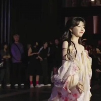 田曦薇好元气好漂亮的花仙子，像一只小蝴蝶