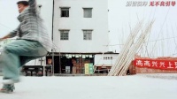 混混挑衅遭阿星大力金刚腿反击，足球变炮弹震撼全场
