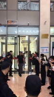 追星现场直击！三亚凤凰机场偶遇明星，快来看看这位是谁？