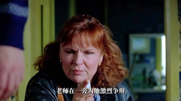 父亲跪求长子谅解为凑学费复工,哥哥执念消散重拾梦想