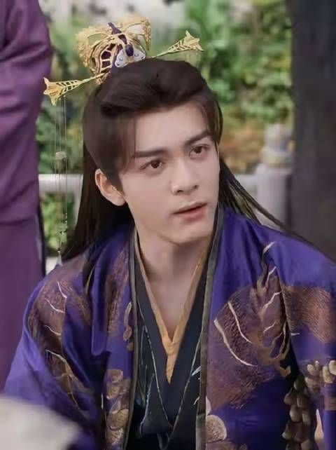 城主大人挥毫泼墨，尽显抽象艺术之魂！