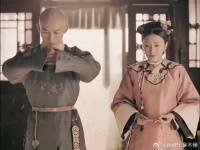 就是这个封建制度给她的责任和义务，把她束缚