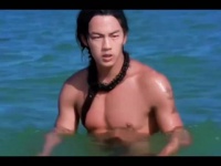 十八岁狄龙和郑少秋比颜拼技，谁是香江第一美男 ？