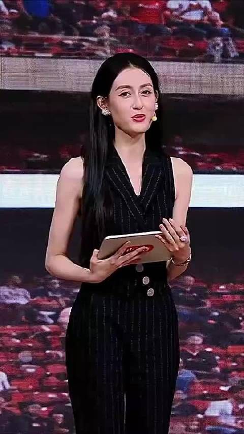 太漂亮了！荷兰vs瑞典，小红书女主持人
