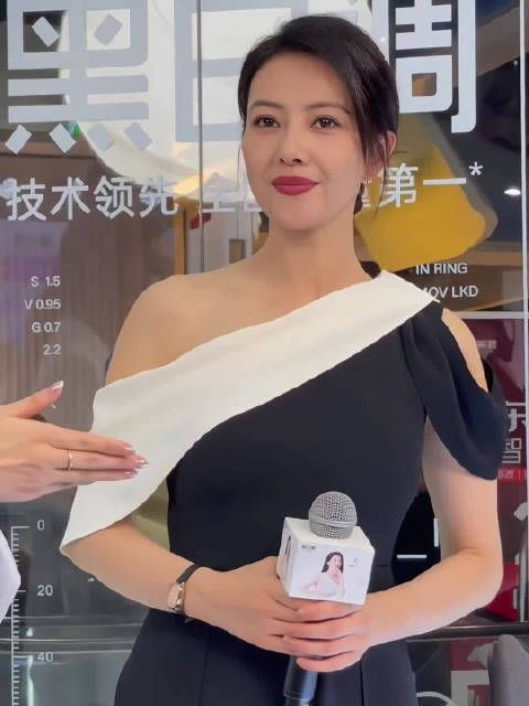 高圆圆气质太好了，优雅又美丽