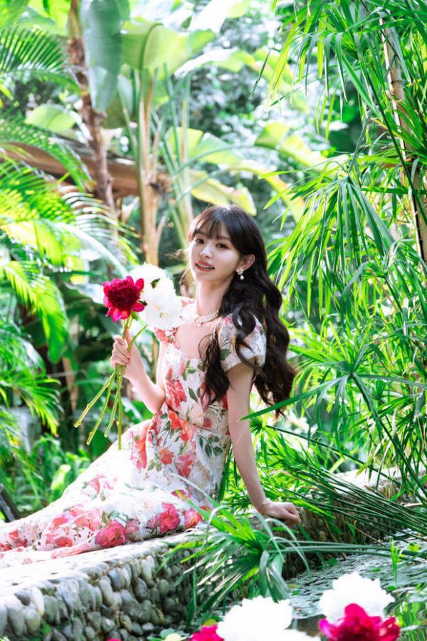 田曦薇甜美可爱。