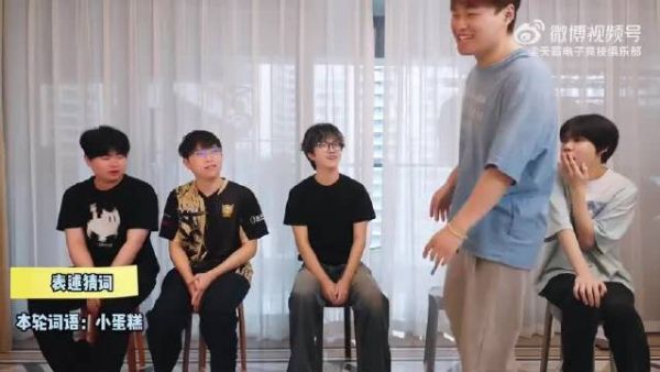 青稚（qzz）亮相机灵可爱，青稚：蛋糕～小蛋糕
