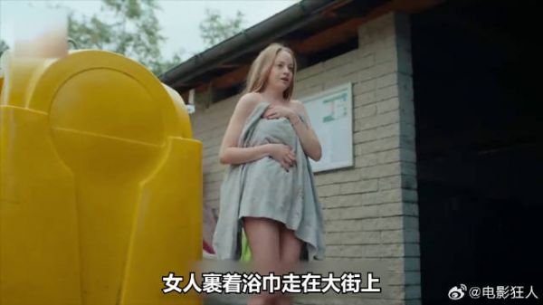 美女裹着浴巾向男人求助男人好心帮忙不料酿成悲剧