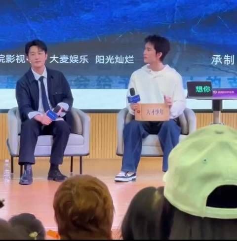 黄轩回应粉丝提问称哥哥一直在
