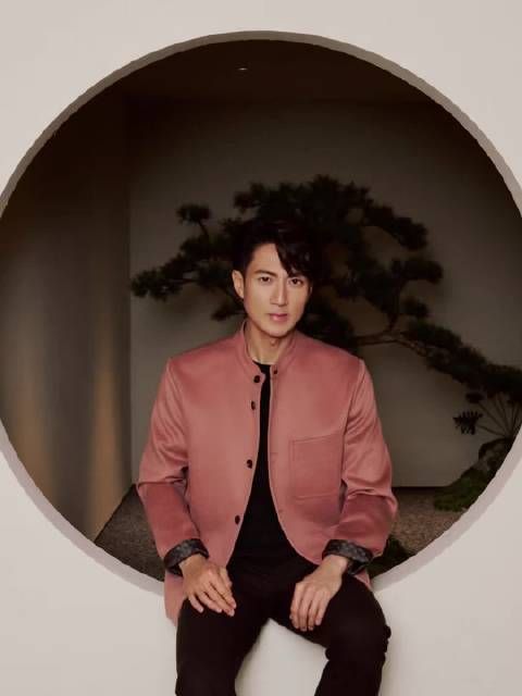 吴尊新中式造型启程巴黎男装周展东方风骨