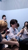 两人像小学生般斗嘴长达六分钟