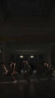YG安排未成年组合宝怪穿短裙表演引争议