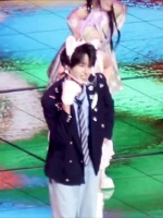 卓沅演唱会化身猫系男友，逗猫棒互动萌翻全场