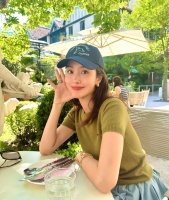 杨采钰回复网友：有婚礼婚纱照和满月酒，但是不给你看